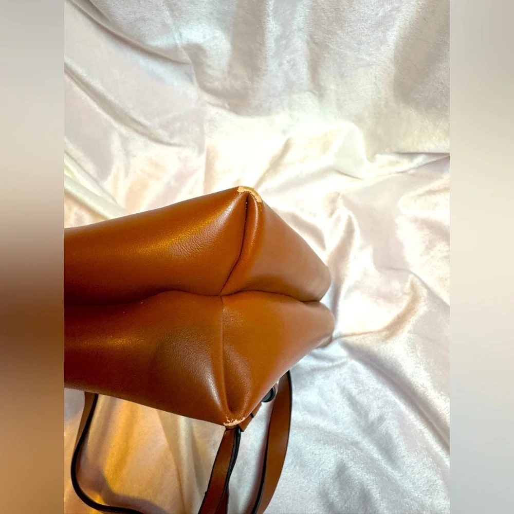 Tory Burch Crossbody Miller Bag Aged Camello Leather Logo Flap Discontinued Rare - Picture 12 of 13